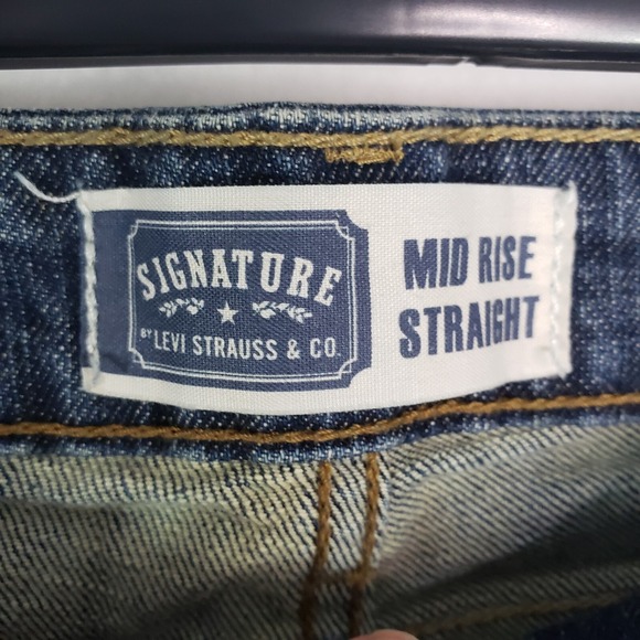 Signature Levi Strauss Jeans Womens Size 6 Mid Rise Straight Leg Denim 5 Pocket - Picture 2 of 8